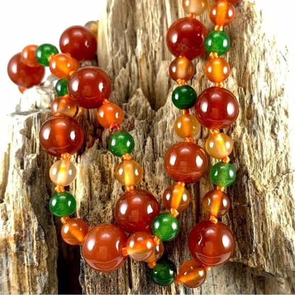 Shades of Agate Necklace - Picture 3 of 5